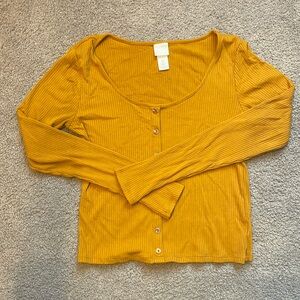 H&M Medium Long Sleeve Stretchy Shirt with Buttons